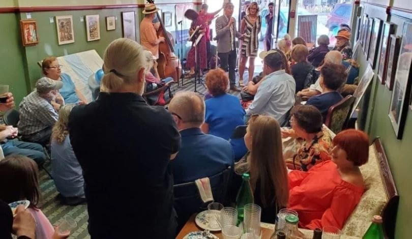 Frame-3-4 Guests enjoy live music at a Yiddishland California cultural event.